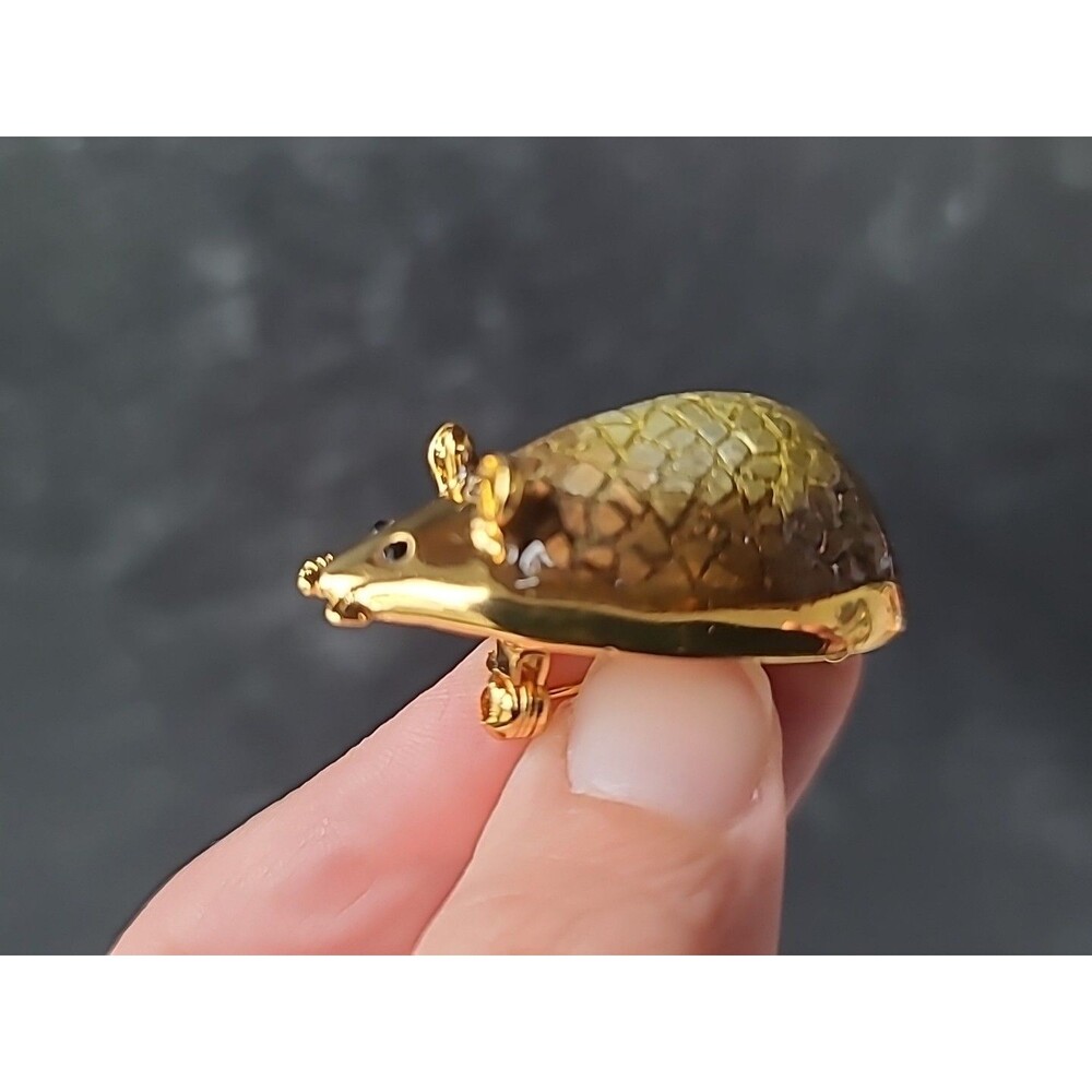 SJ Mouse Shaped Green Enamel Gold Tone Metal Brooch Vintage Costume Jewelry
